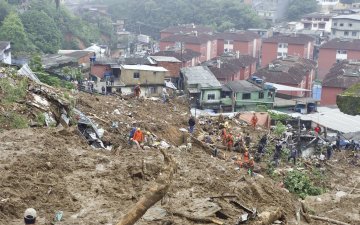 Бразил улсын өмнөд бүс нутагт аадар бороо орсны дараах үер, хөрсний гулгалтын улмаас 78 хүн амиа алджээ