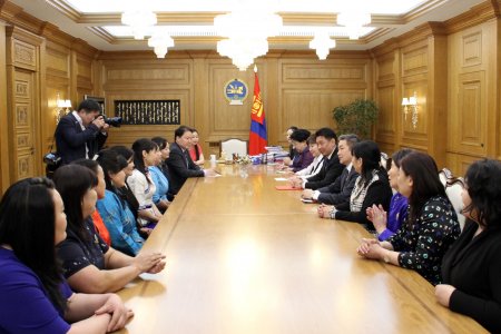 Ерөнхий сайд сувилагч нарын төлөөллийг хүлээн авч уулзлаа