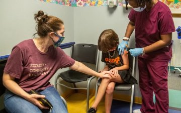 Европын эмийн агентлагаас 5-11 насны хүүхдүүдийг “пфайзер” вакцинд хамрагдахыг зөвлөжээ