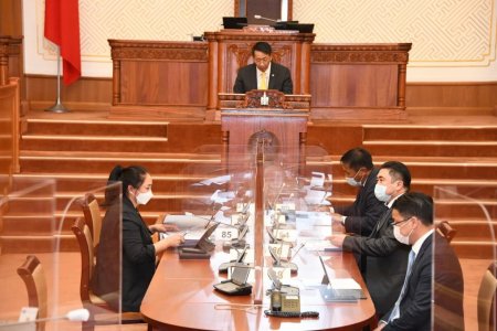 УИХ-ЫН ЧУУЛГАНЫ ХУРАЛДААНААР БОЛОВСРОЛЫН ЕРӨНХИЙ ХУУЛИЙН ТӨСӨЛ БОЛОН ХАМТ ӨРГӨН МЭДҮҮЛСЭН ХУУЛЬ, ТОГТООЛЫН ТӨСЛҮҮДИЙН ХЭЛЭЛЦЭХ ЭСЭХИЙГ 69,2 ХУВИЙН САНАЛААР ДЭМЖЛЭЭ