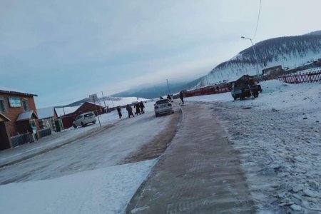 Замын цас, мөс цэвэрлэх ажлыг зохион байгуулж байна. 