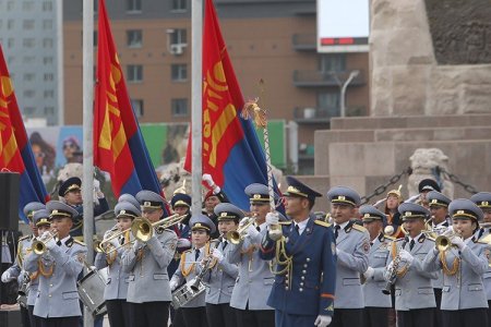 Төрийн далбааны өдөрт зориулсан цэргийн ёслолын жагсаал 10 дахь жилдээ боллоо 