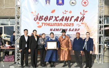ЕСӨНЗҮЙЛ СУМААС ӨВӨРХАНГАЙ ТҮНШЛЭЛ-2025 ҮЗЭСГЭЛЭН ХУДАЛДААНД АМЖИЛТТАЙ ОРОЛЦЛОО