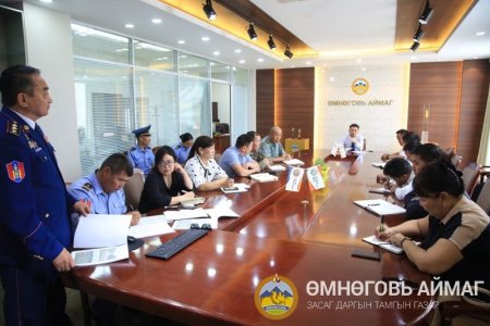 Өмнөговь аймгийн онцгой комиссын ээлжилт хурал боллоо
