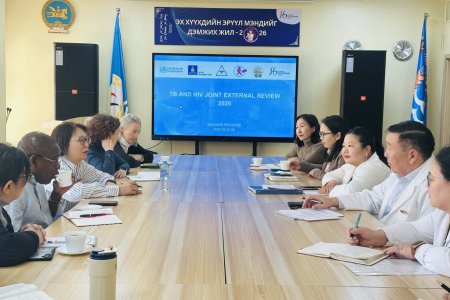 ДОХ болон Сүрьеэгийн хөтөлбөрийн олон улсын үнэлгээний баг Сэлэнгэ аймгийн Эрүүл мэндийн газар дээр ажиллаж байна. 