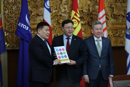 “АЛСЫН ХАРАА-2050”-ИЙГ УЛС ТӨРИЙН НАМУУДЫН ДАРГА НАРТ ГАРДУУЛЛАА