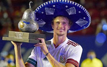 Александр Зверев 14 дэх цомоо Акапулько хотноо хүртжээ 