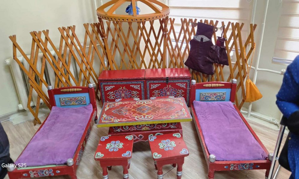 Эрүүл мэндийн газрын ажилтан, албан хаагч нарын дунд 