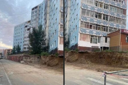 Нурах эрсдэл үүссэн түшиц ханыг засварлаж байна