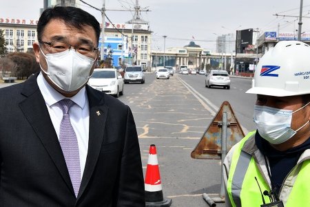 Хотын дарга зам засварын ажлыг цалгардуулахгүй байхыг анхаарууллаа