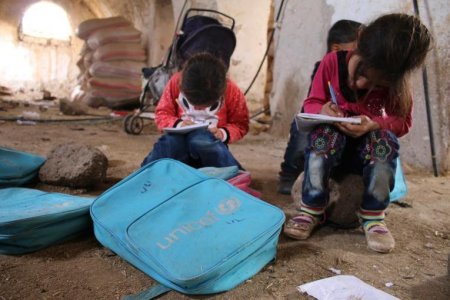 Өнгөрсөн онд дэлхий даяар дүрвэсэн хүүхдүүдийн тоо түүхэн дээд үзүүлэлтэд хүрсэн байна