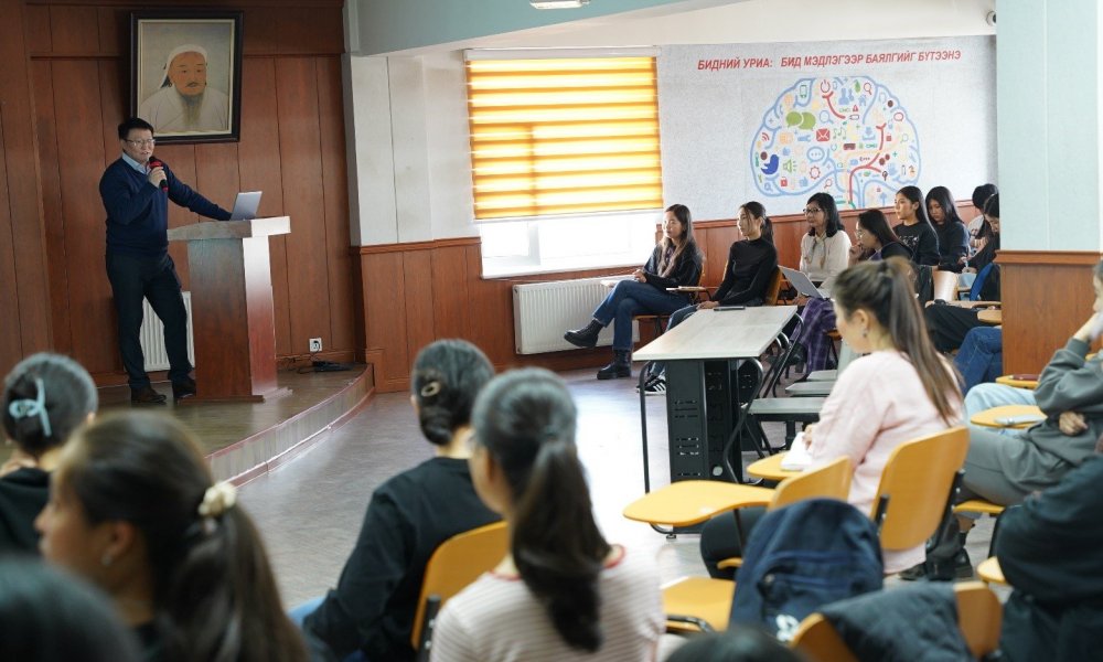 The presentation on joint and dual degree programs, as well as the student exchange program implemented in cooperation with international partners, is made for first and second-year students in Mandakh University