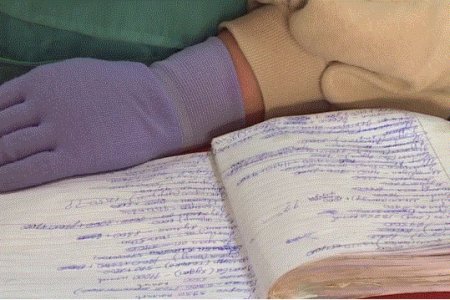 Зарим иргэд дэлгүүрээс зээл авч сар шинийн баярын бэлтгэлээ базааж байна