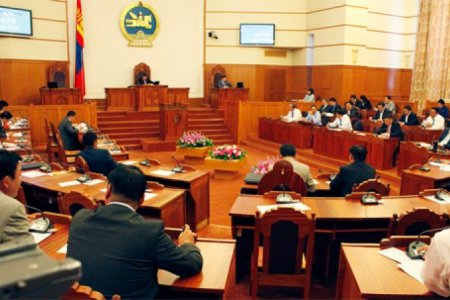 Засгийн газрын гишүүд УИХ-ын  чуулганы хуралдааныг бойкотлсоор байна