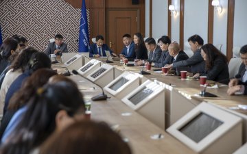 Сүхбаатар дүүрэг дэх төрийн өмчийн ЕБС-ийн захирлуудтай уулзлаа