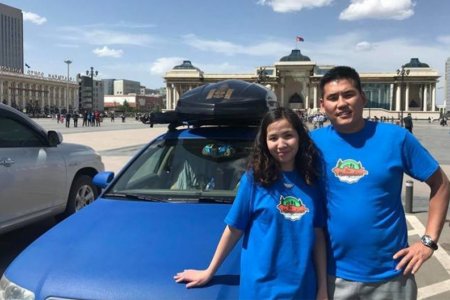 Монгол залуус 35 оронд автомашинаар аялана