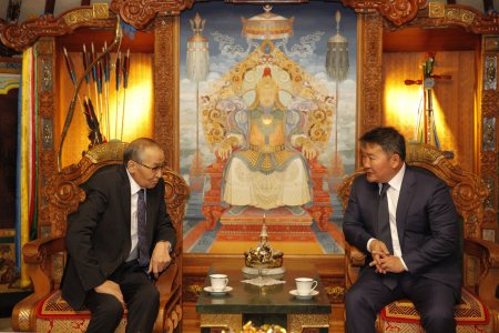 Төрийн шагналт хөгжмийн зохиолч Б.Шарав тоглолтондоо Ерөнхийлөгчийг урив