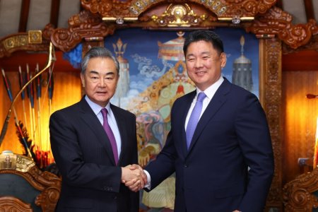Монгол Улсын Ерөнхийлөгч У.Хүрэлсүхэд БНХАУ-ын Төрийн зөвлөлийн гишүүн, Гадаад хэргийн сайд Ван И бараалхав