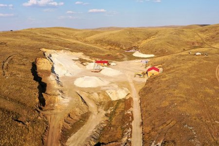 Уул уурхайд талхлуулж буй Эрдэнэцагаан сум уйлж байна - ikon.mn