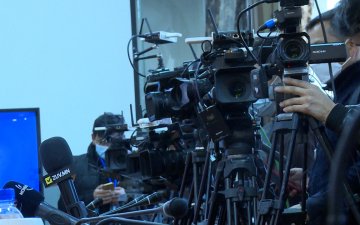 Мэргэжлийн сэтгүүл зүй нь хэн нэгнээс хараат бус байдлаар иргэдийн мэдэх эрхийг ханган ажиллах үүрэгтэй