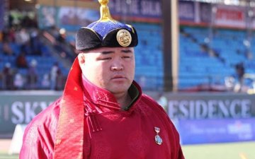 Э.Оюунболдын “Аварга” цолыг хурааж, түүнд унасан бөхчүүдэд улсын цол чимэг олгохоор шийдвэрлэлээ