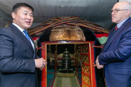 Богд хааны ирвэсийн арьсан гэрийг сэргээн засварлажээ