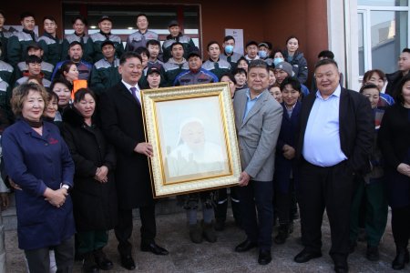 Монгол Улсын Ерөнхийлөгч У.Хүрэлсүх арьс ширний салбарт ажиллалаа. 