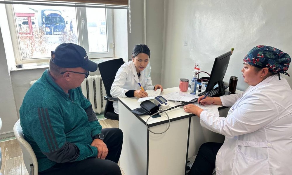 Урьдчилан сэргийлэх эрт илрүүлэх үзлэг, шинжилгээ, оношлогоо Жавхлант,Дулаанхаан тосгоны ЭМТ-үүд 2025.11.12-13 өдрүүдэд зохион байгууллаа.