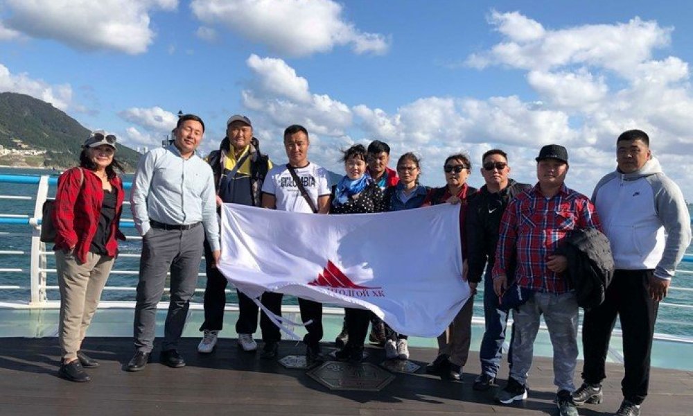 Аварга ажилтнууддаа Гадаадад аялуулж амрууллаа.
