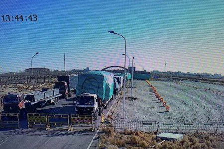 Хилийн дундын бүс “0” цэгээс ачаатай 61 тээврийн хэрэгсэл, импортын 38 шинэ автомашиныг татан авчээ