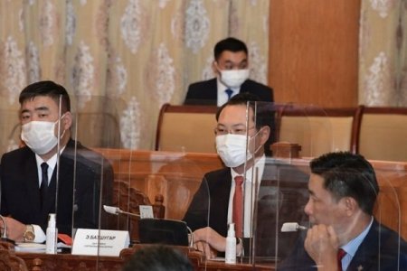 Ц.Идэрбат, Э.Батшугар нар Улсын Их Хурлын гишүүний тангараг өргөлөө