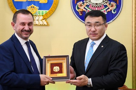 Хотын дарга БНИУ-ын парламентын Төлөөлөгчдийн танхимын Дэд ерөнхийлөгч Этторэ Росатотой уулзлаа