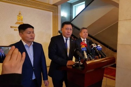УИХ-ын гишүүн Ж.Батзандан нар төрийн гурван өндөрлөгт шаардлага хүргүүллээ