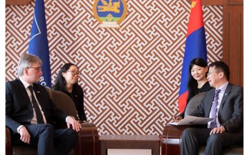 АНГЛИЙН ТАЛ БОЛОВСРОЛЫН САЛБАРЫГ ДЭМЖИЖ АЖИЛЛАНА ГЭДГЭЭ ИЛЭРХИЙЛЛЭЭ