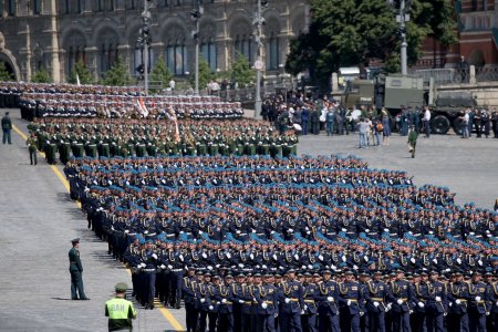 Монгол цэргүүд дэлхийн хоёрдугаар дайны Ялалтын парадад жагслаа