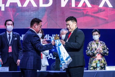 Л.ОЮУН-ЭРДЭНИЙГ МОНГОЛ АРДЫН НАМЫН ДАРГААР СОНГОЛОО