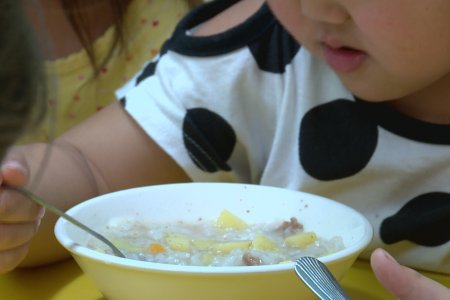 ТАВ ХҮРТЭЛХ НАСНЫ ХҮҮХДИЙН 26.6 ХУВЬ НЬ ЦУС БАГАДАЛТТАЙ