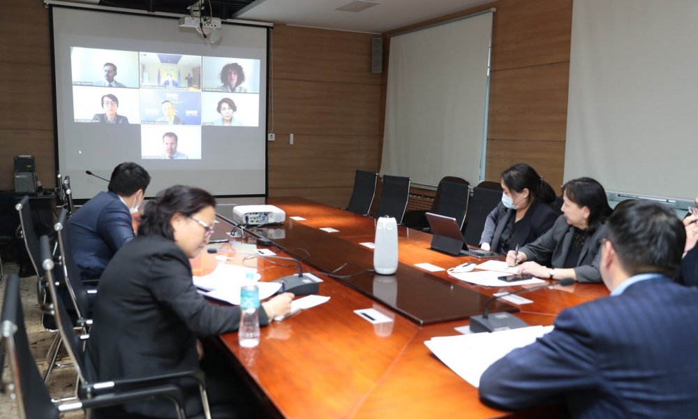 БАГШИЙН ХОС ХЭЛНИЙ БОЛОВСРОЛЫН ТҮВШИН, УР ЧАДВАРЫГ САЙЖРУУЛАХ АЖЛЫГ ТАСРАЛТГҮЙ ЗОХИОН БАЙГУУЛНА