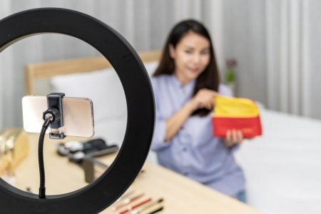 Францын хууль тогтоогчид нийгмийн сүлжээнд төлбөртэй зар сурталчилгаа явуулдаг нөлөөлөгчдийг зохицуулах, шинэ төрлийн залилангийн гэмт хэрэгтэй тэмцэх хатуу хуулийг пүрэв гарагт баталжээ