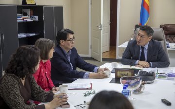 Сургуульд суурилсан хүүхэд хамгааллын механизмыг хөгжүүлж байна