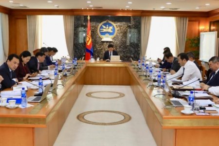 Засгийн газар ээлжит бусаар хуралдаж байна