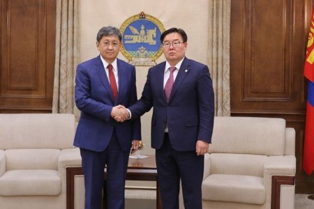 УИХ-ын гишүүн, Сангийн сайд Ч.Хүрэлбаатар хуулийн төслүүд өргөн барилаа