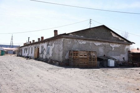 Баянгол дүүргийн 20 дугаар хороонд ашиглалтын шаардлага хангахгүй барилгыг нэг бүрийг нь 300 сая төгрөгөөр үнэлж, буулгахаар болжээ
