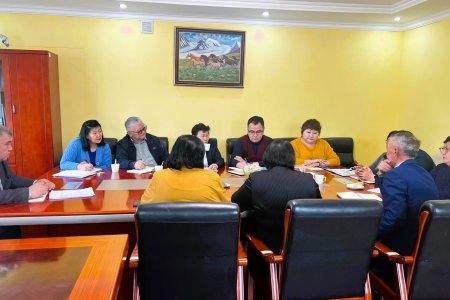 ЭРҮҮЛ МЭНДИЙН ХӨГЖЛИЙН ТӨВИЙН МАГАДЛАН ИТГЭМЖЛЭЛ,ЛИЦЕНЗИЙН АЛБАНААС ТОМИЛОГДСОН ШИНЖЭЭЧИЙН БҮРЭЛДЭХҮҮНТЭЙ БАГ МАНАЙ АЙМАГТ АЖИЛЛАЖ БАЙНА.