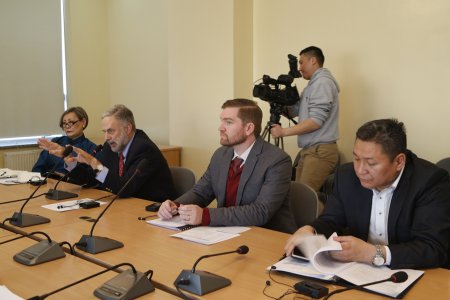 ЖЭЙМС ФИШКИН: Зөвлөлдөх санал асуулга нь төрийн бодлого, олон нийтийн хоорондох зайг нөхөж өгнө