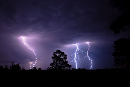 Өнөөдөр, маргааш Хэнтийн уулархаг болон Дорнод, Дарьгангын тал нутгаар усархаг, дуу цахилгаантай аадар бороо орно
