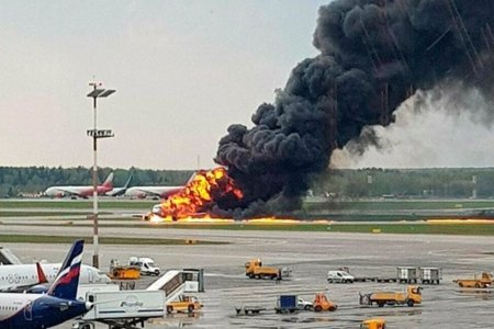 Москвад онгоц осолдож 41 хүн амь үрэгдлээ