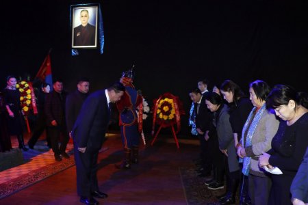 УИХ-ын дарга Ардын уран зохиолч Ш.Сүрэнжав агсантай салах ёс гүйцэтгэх үйл ажиллагаанд оролцож, эмгэнэл илэрхийллээ