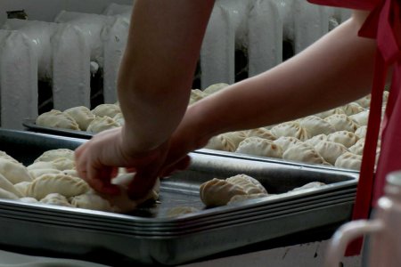 Судалгаагаар бага ангийн сурагчдын 40 орчим хувь нь өдрийн хоолоо бүрэн иддэггүй, үлдсэн хэсэг нь амт муутай чанаргүй гэж дүгнэжээ