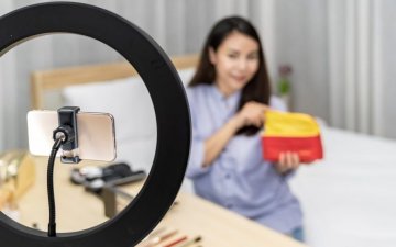 Францын хууль тогтоогчид нийгмийн сүлжээнд төлбөртэй зар сурталчилгаа явуулдаг нөлөөлөгчдийг зохицуулах, шинэ төрлийн залилангийн гэмт хэрэгтэй тэмцэх хатуу хуулийг пүрэв гарагт баталжээ